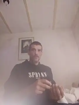 Snapshot of Guillelp chatting on 05-22-26, 12:33 Guillelp online show from 05-22-26, 12:33