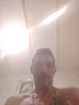 Snapshot of Guillelp chatting on 06-07-26, 02:05 Guillelp online show from 06-07-26, 02:05