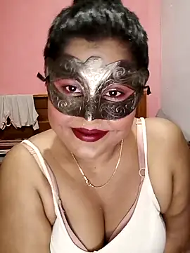 Snapshot of Maskedcurves chatting on 05-07-26, 07:14 Maskedcurves online show from 05-07-26, 07:14