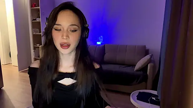 Snapshot of Elizabetswan chatting on 04-19-26, 11:29 Elizabetswan online show from 04-19-26, 11:29