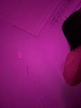 MiaKittyx0 online show from 06-04-26, 05:30