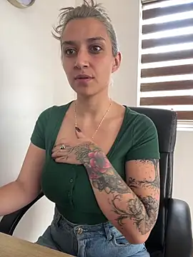 Isabella varella- online show from 05-25-26, 01:39