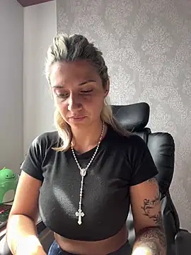 Isabella varella- online show from 06-22-26, 02:25