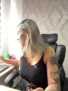 Isabella varella- online show from 07-15-26, 12:54