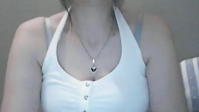 Snapshot of sara_41 chatting on 04-25-26, 06:16 sara 41 online show from 04-25-26, 06:16