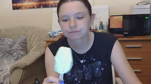 Snapshot of JessicaHolland1 chatting on 06-26-26, 05:50 JessicaHolland1 online show from 06-26-26, 05:50