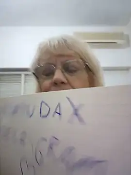 Snapshot of MatureElegantWidow chatting on 05-11-26, 01:22 MatureElegantWidow online show from 05-11-26, 01:22