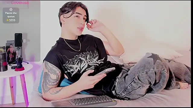 Thiago angel online show from 04-22-26, 06:05