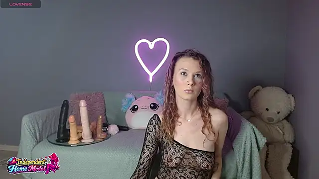 Snapshot of Bea_doll chatting on 05-20-26, 01:45 Bea doll online show from 05-20-26, 01:45
