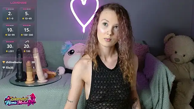 Snapshot of Bea_doll chatting on 06-07-26, 02:48 Bea doll online show from 06-07-26, 02:48