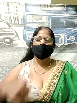 Snapshot of SEEMA_012 chatting on 04-17-26, 05:21 SEEMA 012 online show from 04-17-26, 05:21