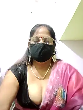 Snapshot of SEEMA_012 chatting on 05-16-26, 04:42 SEEMA 012 online show from 05-16-26, 04:42