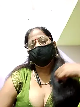 Snapshot of SEEMA_012 chatting on 05-17-26, 04:54 SEEMA 012 online show from 05-17-26, 04:54