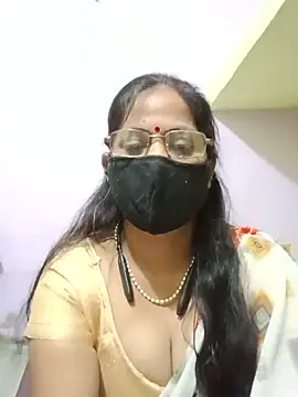 Snapshot of SEEMA_012 chatting on 05-19-26, 04:52 SEEMA 012 online show from 05-19-26, 04:52