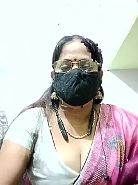 Snapshot of SEEMA_012 chatting on 05-21-26, 05:36 SEEMA 012 online show from 05-21-26, 05:36