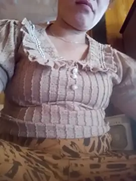 Snapshot of -Luni- chatting on 06-15-26, 06:48 -Luni- online show from 06-15-26, 06:48