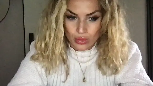 Snapshot of BlondSeduction chatting on 05-19-26, 08:53 BlondSeduction online show from 05-19-26, 08:53