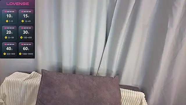 Snapshot of LuraPodraza chatting on 06-24-26, 04:06 LuraPodraza online show from 06-24-26, 04:06