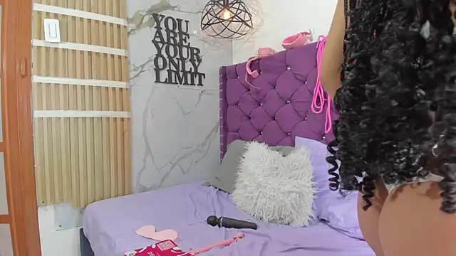 Snapshot of Eva-Lonx chatting on 07-07-26, 04:33 Eva-Lonx online show from 07-07-26, 04:33