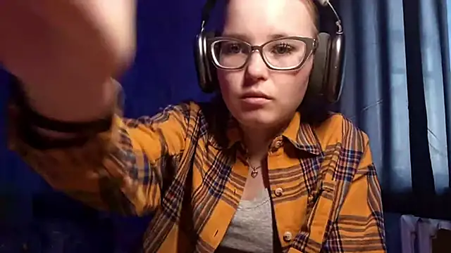 Snapshot of Sheriscute chatting on 04-07-26, 01:11 Sheriscute online show from 04-07-26, 01:11