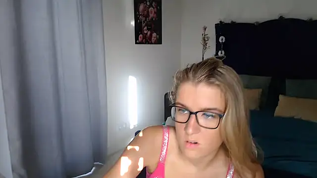 Snapshot of Yennyloves chatting on 07-22-26, 11:46 Yennyloves online show from 07-22-26, 11:46