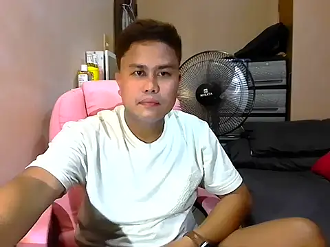 Snapshot of tipsy_butter chatting on 06-19-26, 12:42 tipsy butter online show from 06-19-26, 12:42