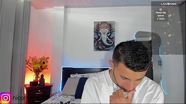 Emma Nico online show from 04-18-26, 07:58