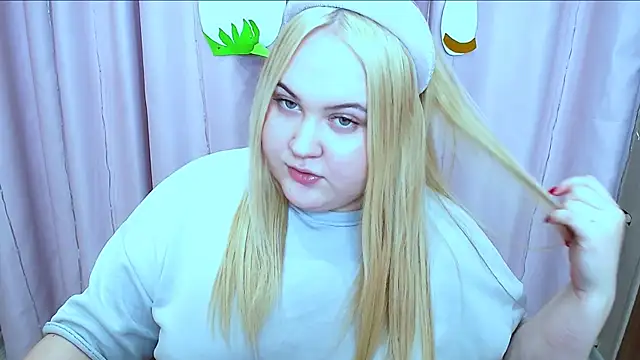 Snapshot of BlondeGlem chatting on 04-08-26, 07:19 BlondeGlem online show from 04-08-26, 07:19