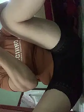 Snapshot of __Evelyn__ chatting on 05-18-26, 02:07 Evelyn online show from 05-18-26, 02:07