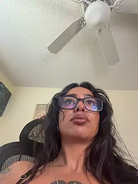 Controllercutie online show from 04-07-26, 06:41