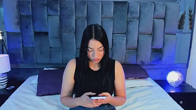 Snapshot of Ashly_bloom_ chatting on 04-22-26, 02:58 Ashly bloom online show from 04-22-26, 02:58