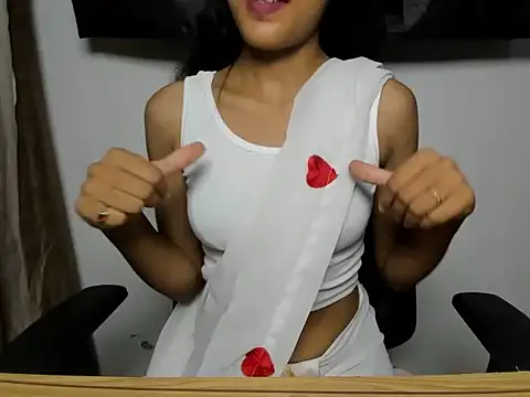Snapshot of Shanaya_xo chatting on 06-21-26, 05:26 Shanaya xo online show from 06-21-26, 05:26