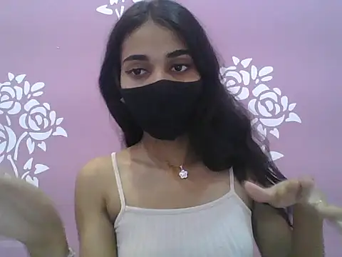 Snapshot of Shanaya_xo chatting on 07-26-26, 04:58 Shanaya xo online show from 07-26-26, 04:58