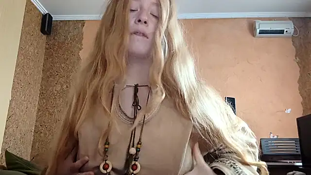 Snapshot of KateVibe_01 chatting on 04-28-26, 11:21 KateVibe 01 online show from 04-28-26, 11:21