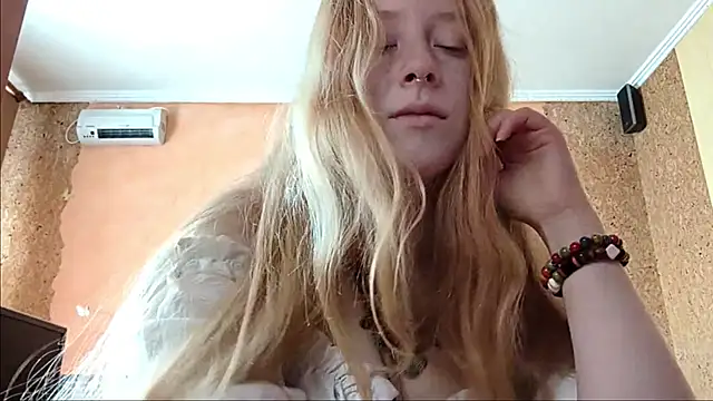 Snapshot of KateVibe_01 chatting on 05-19-26, 11:22 KateVibe 01 online show from 05-19-26, 11:22