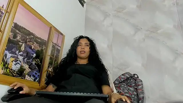 Snapshot of EllyBloom chatting on 06-22-26, 01:08 EllyBloom online show from 06-22-26, 01:08