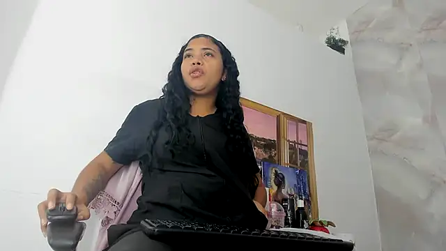 Snapshot of EllyBloom chatting on 07-14-26, 01:39 EllyBloom online show from 07-14-26, 01:39