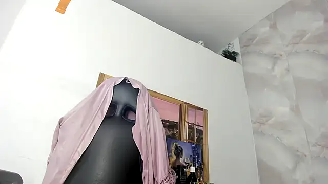 Snapshot of EllyBloom chatting on 07-16-26, 01:28 EllyBloom online show from 07-16-26, 01:28