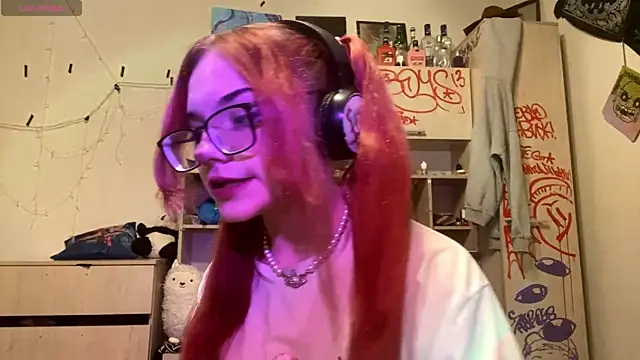 Snapshot of RedHeadCat chatting on 04-18-26, 09:37 RedHeadCat online show from 04-18-26, 09:37