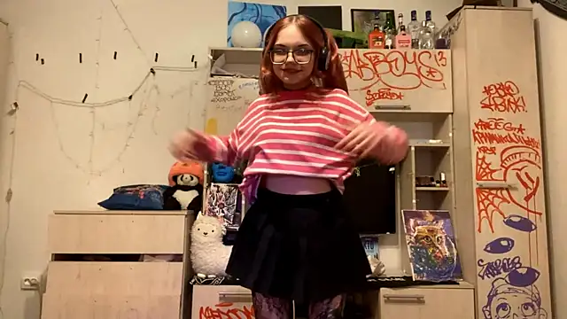Snapshot of RedHeadCat chatting on 04-21-26, 10:12 RedHeadCat online show from 04-21-26, 10:12