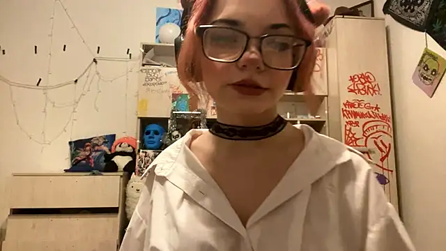 Snapshot of RedHeadCat chatting on 04-23-26, 05:15 RedHeadCat online show from 04-23-26, 05:15