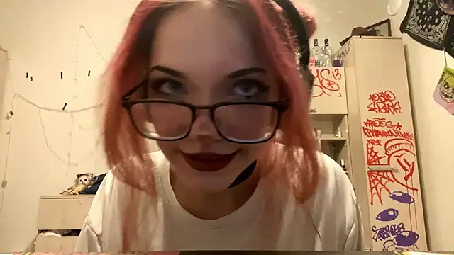 Snapshot of RedHeadCat chatting on 04-24-26, 09:28 RedHeadCat online show from 04-24-26, 09:28