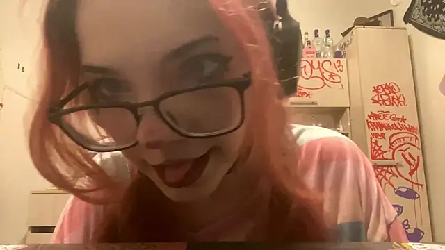 Snapshot of RedHeadCat chatting on 04-27-26, 09:35 RedHeadCat online show from 04-27-26, 09:35