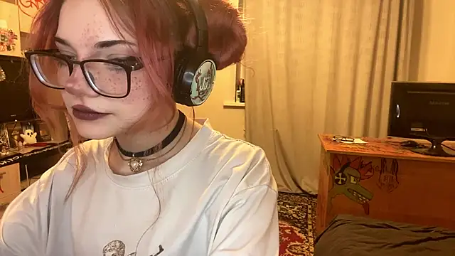 Snapshot of RedHeadCat chatting on 04-30-26, 09:41 RedHeadCat online show from 04-30-26, 09:41