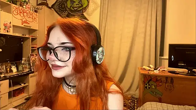 Snapshot of RedHeadCat chatting on 05-20-26, 10:05 RedHeadCat online show from 05-20-26, 10:05
