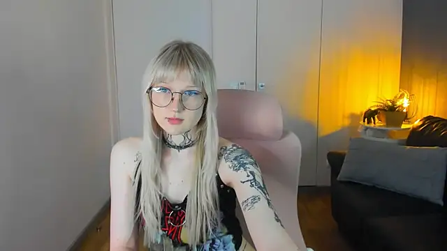 Snapshot of _Yummi chatting on 05-16-26, 06:07 Yummi online show from 05-16-26, 06:07
