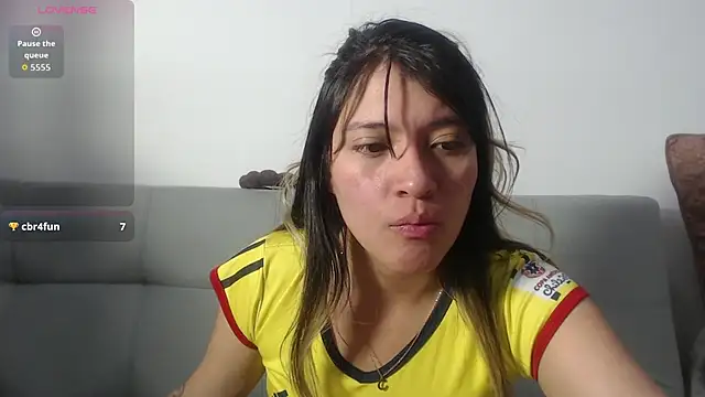 Snapshot of hannajonnes1 chatting on 06-18-26, 01:17 hannajonnes1 online show from 06-18-26, 01:17