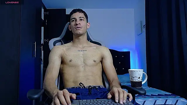 Snapshot of JakeMonroe chatting on 06-17-26, 02:51 JakeMonroe online show from 06-17-26, 02:51