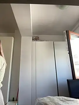 Snapshot of SweetLilTrouble chatting on 04-06-26, 09:43 SweetLilTrouble online show from 04-06-26, 09:43