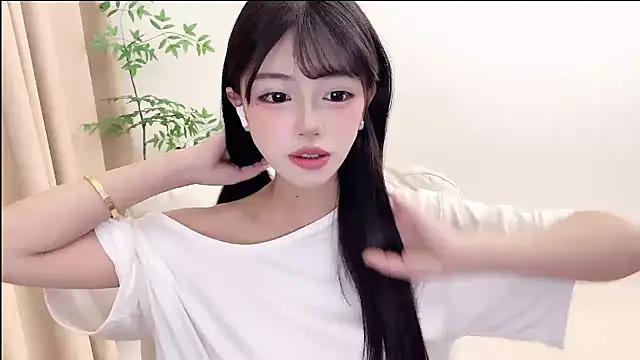 Snapshot of Kitteovo chatting on 06-24-26, 04:50 Kitteovo online show from 06-24-26, 04:50